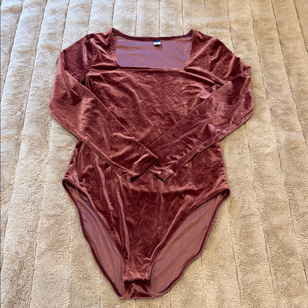 Old Navy Velvet Bodysuit in Burgundy